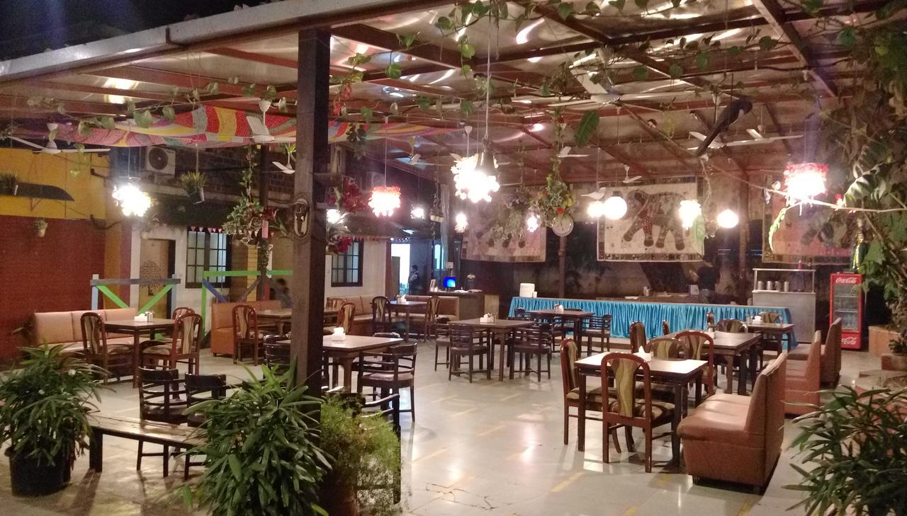 Hotel Ritz Pune Ngoại thất bức ảnh