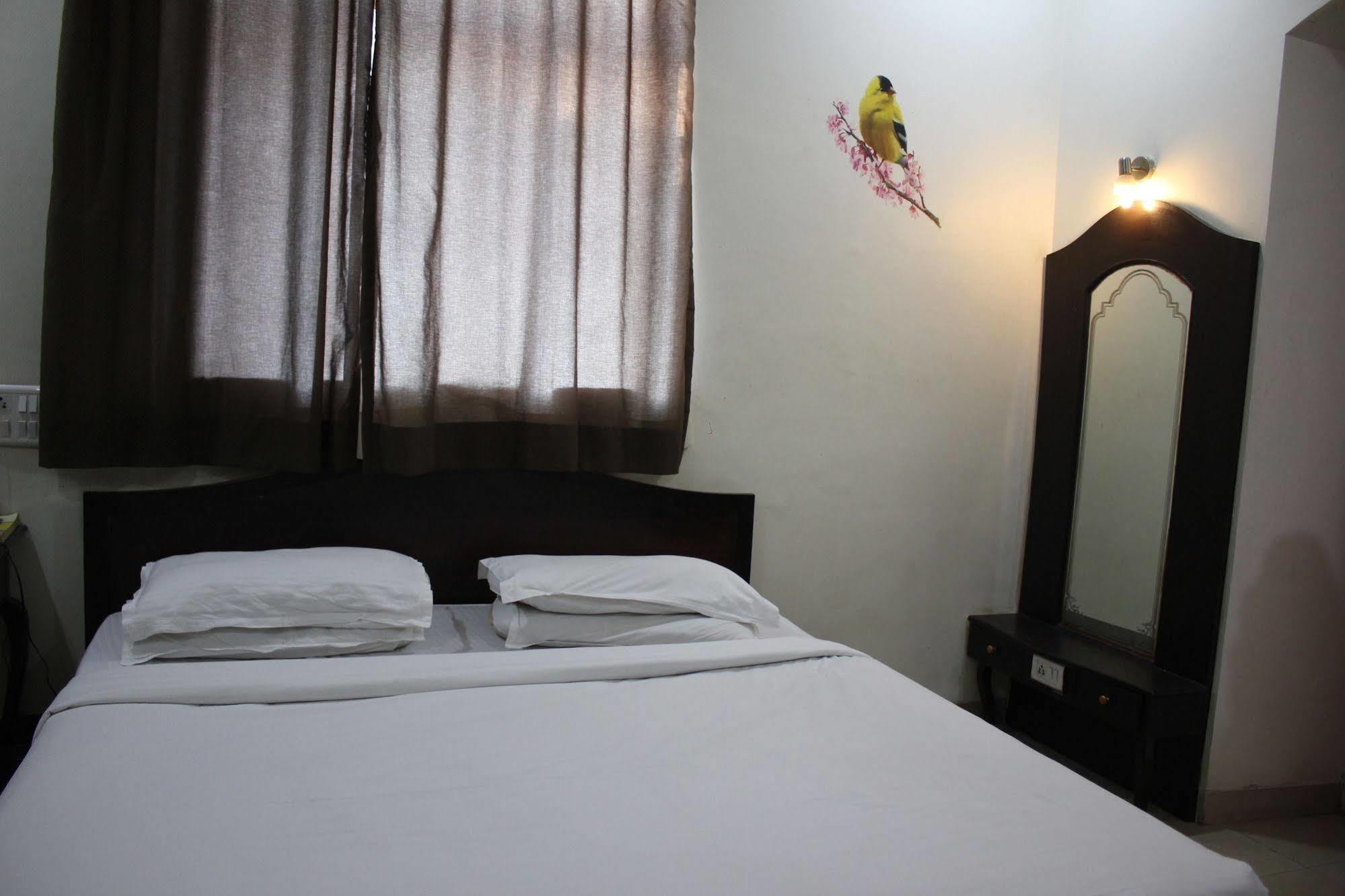 Hotel Ritz Pune Ngoại thất bức ảnh