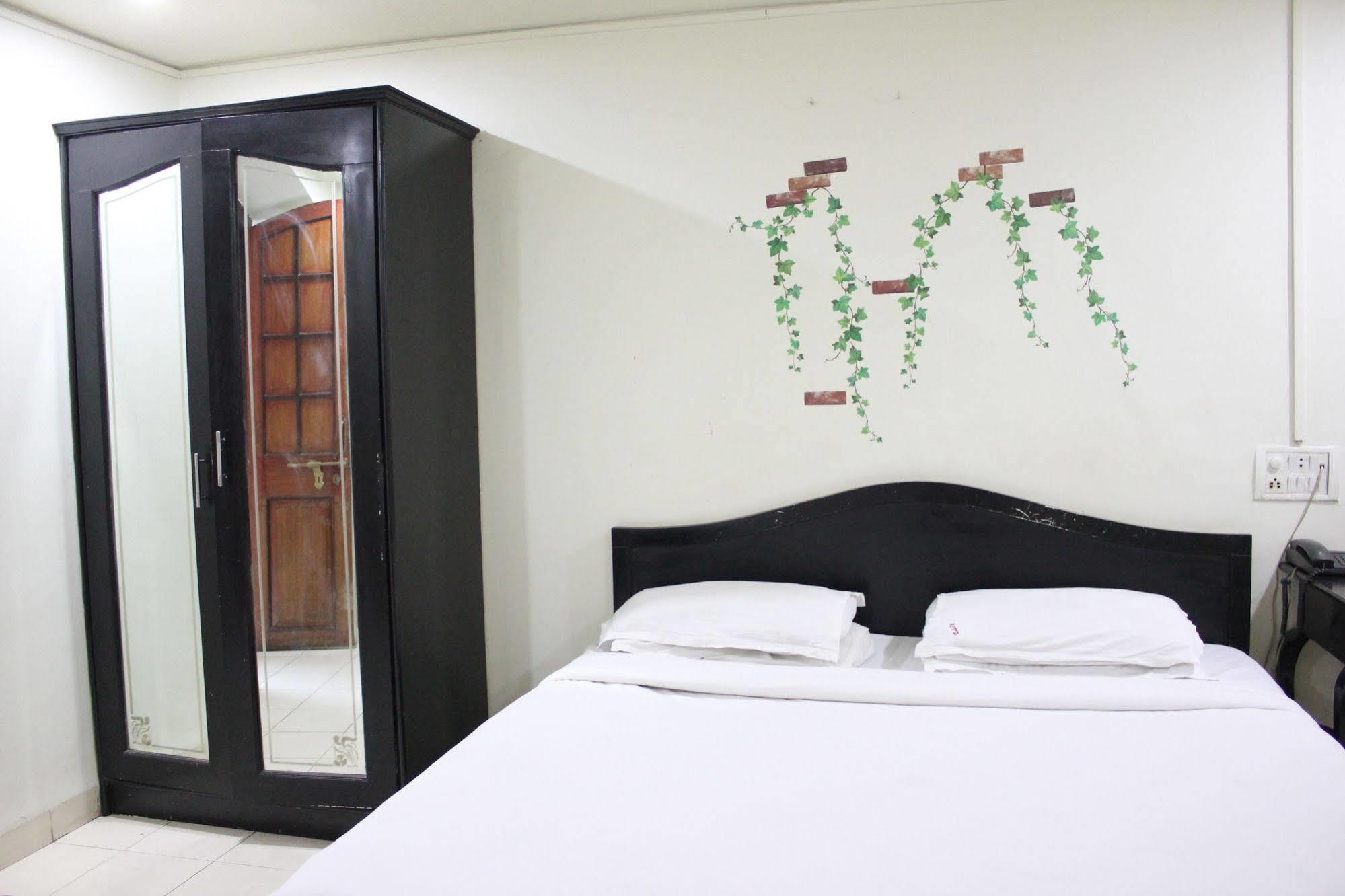 Hotel Ritz Pune Ngoại thất bức ảnh
