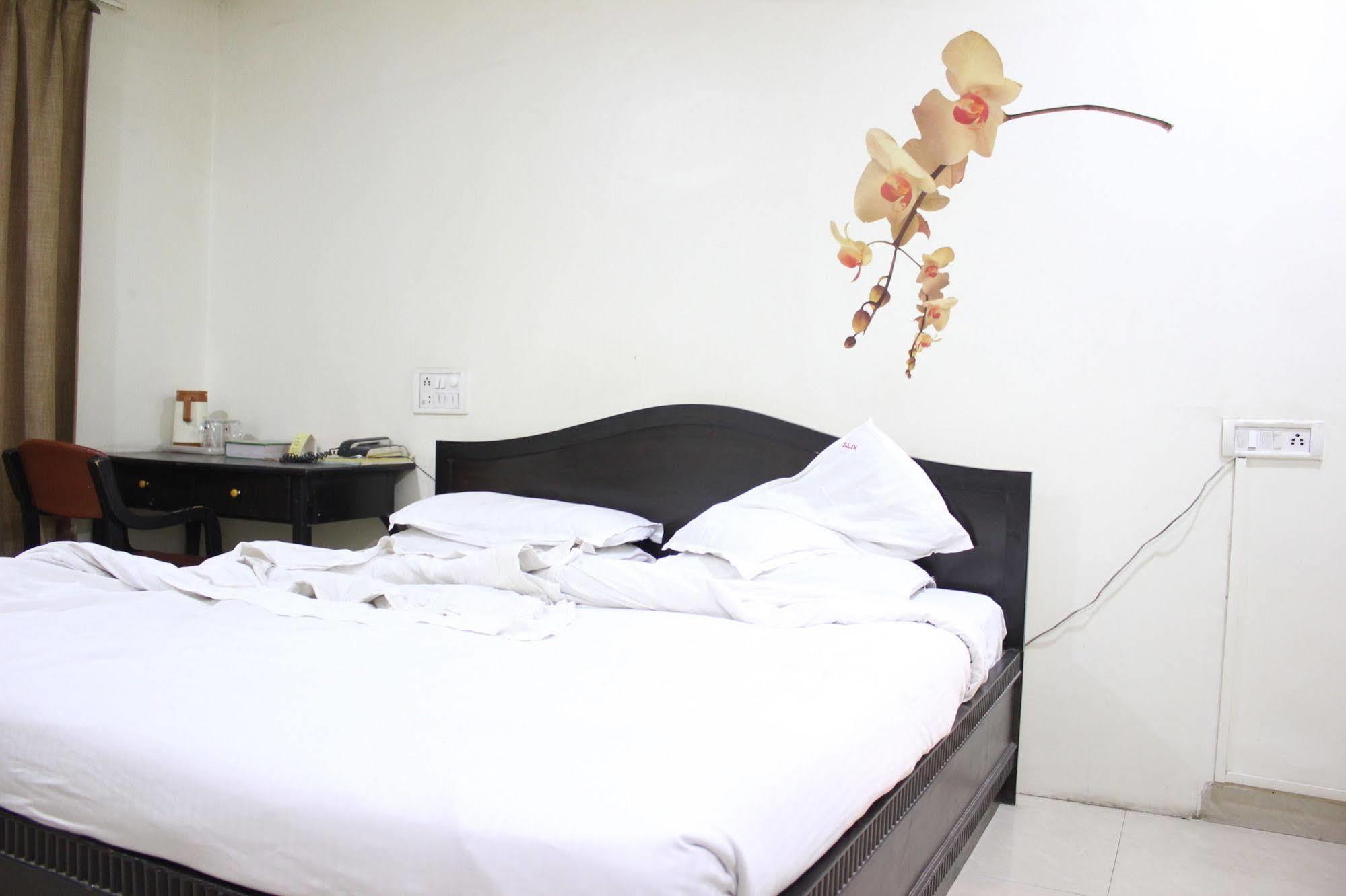 Hotel Ritz Pune Ngoại thất bức ảnh
