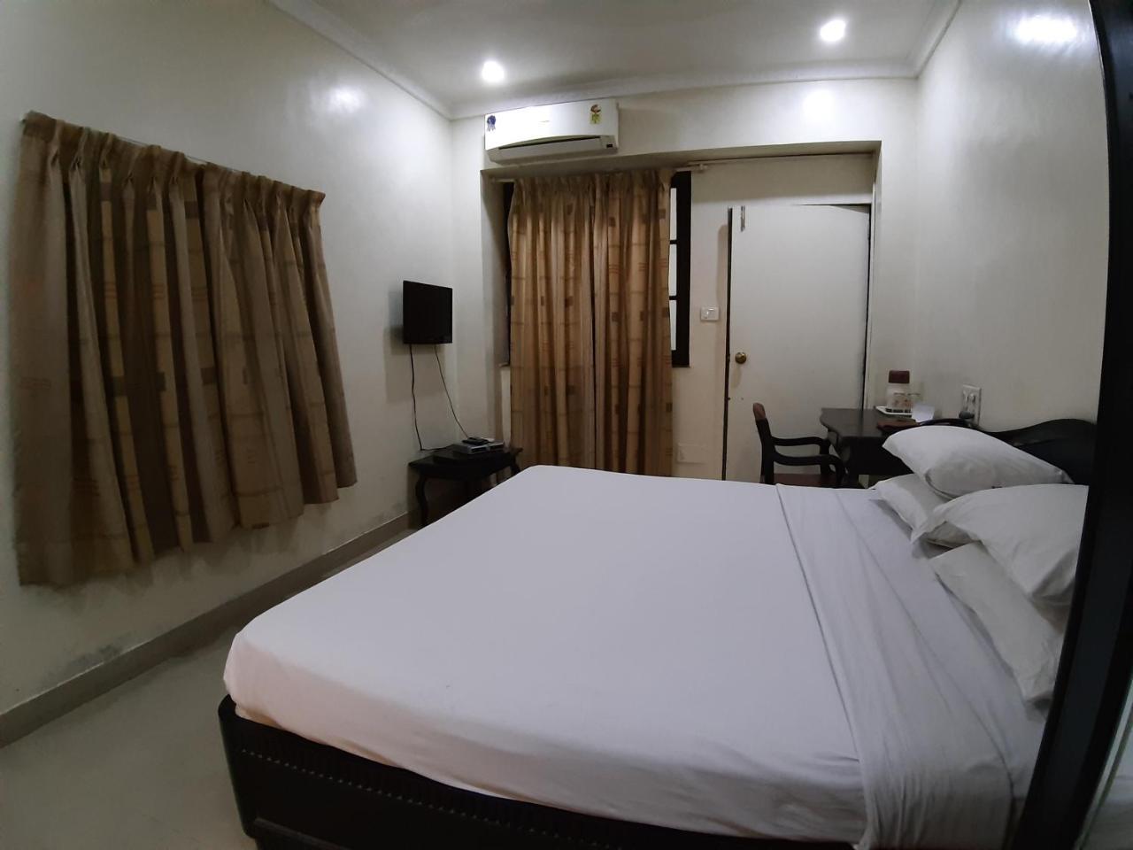 Hotel Ritz Pune Ngoại thất bức ảnh